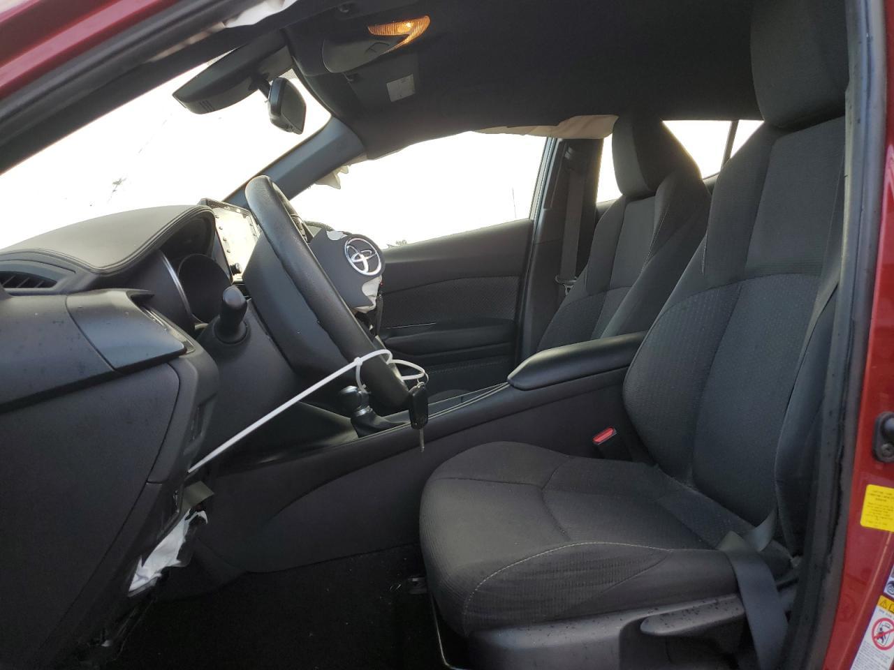 2019 TOYOTA C-HR XLE - Image 7