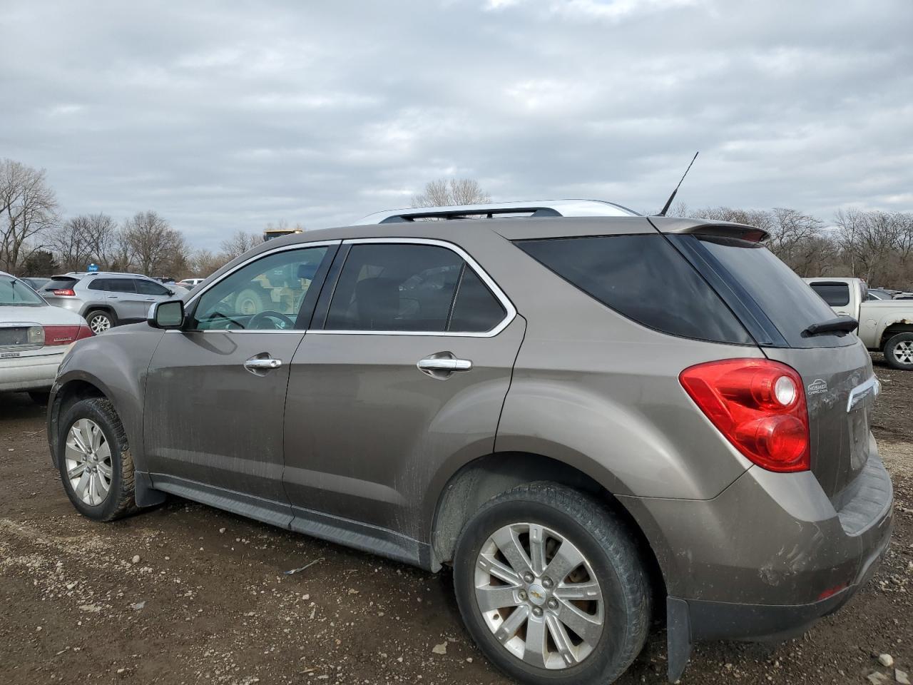 2011 CHEVROLET EQUINOX LT - Image 2