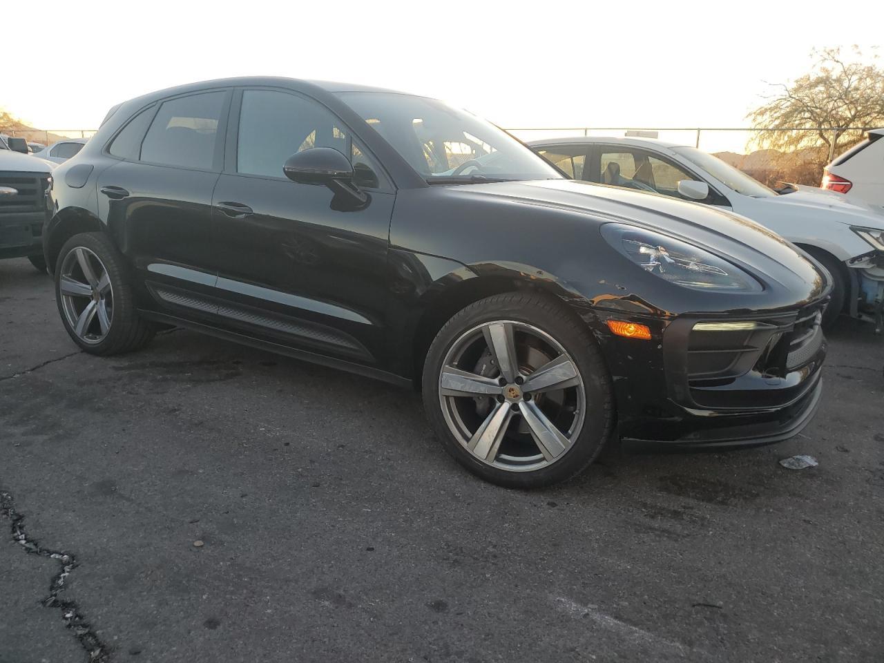 2023 PORSCHE MACAN BASE - Image 4