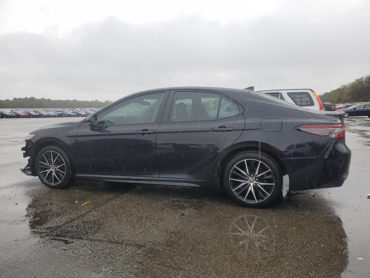 2021 TOYOTA CAMRY SE - Фото 2