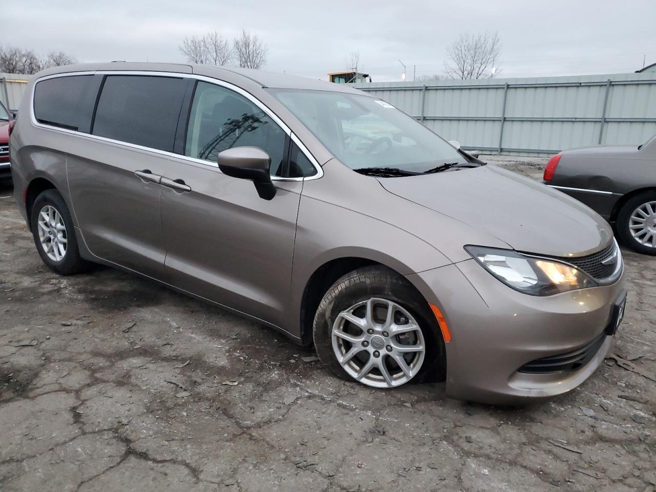 2017 CHRYSLER PACIFICA L - Image 4