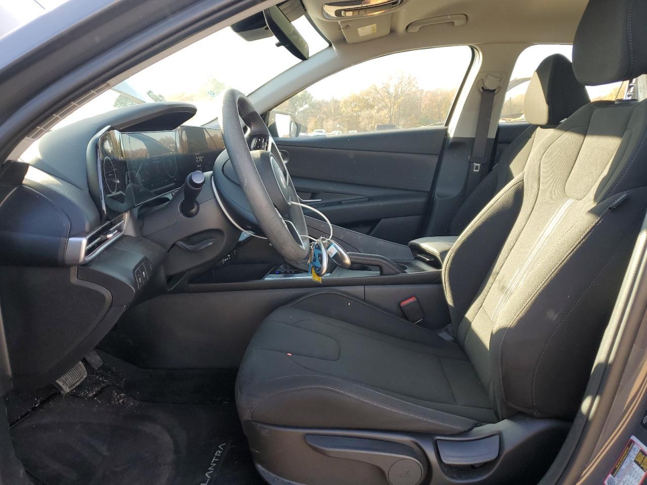 2024 HYUNDAI ELANTRA SE - Фото 7