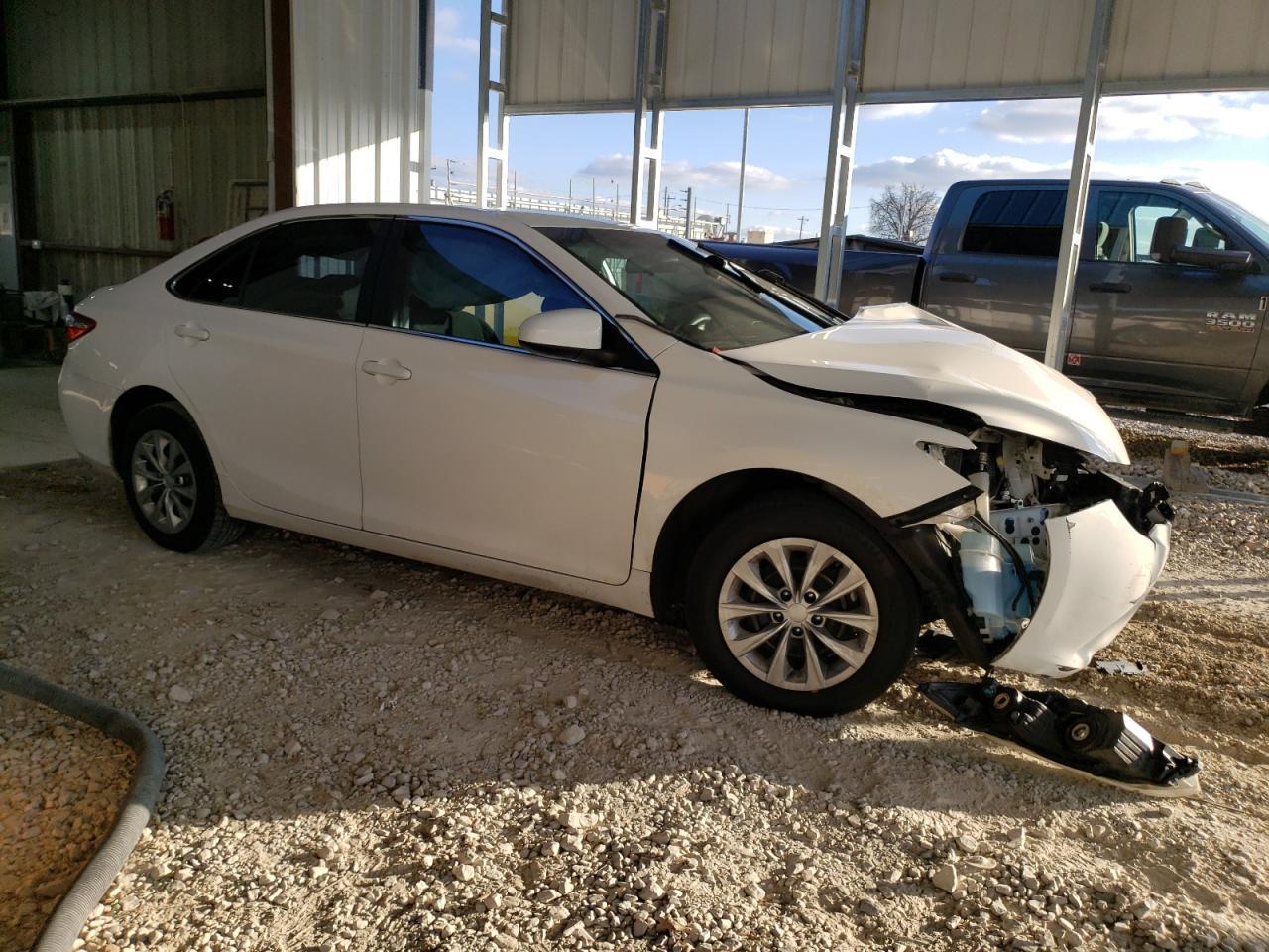 2015 TOYOTA CAMRY LE - Фото 4
