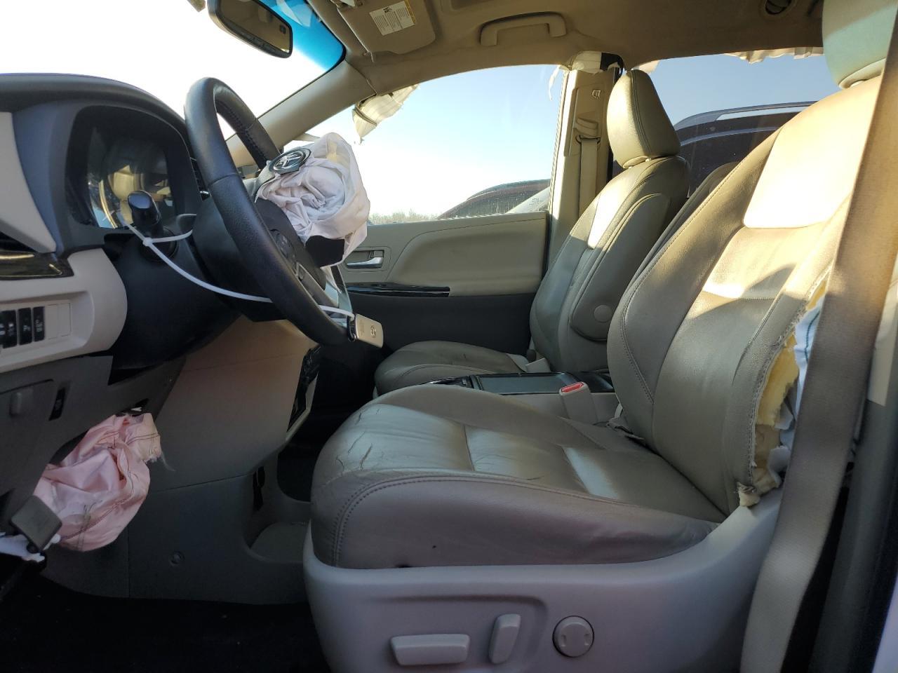 2015 TOYOTA SIENNA XLE - Фото 7