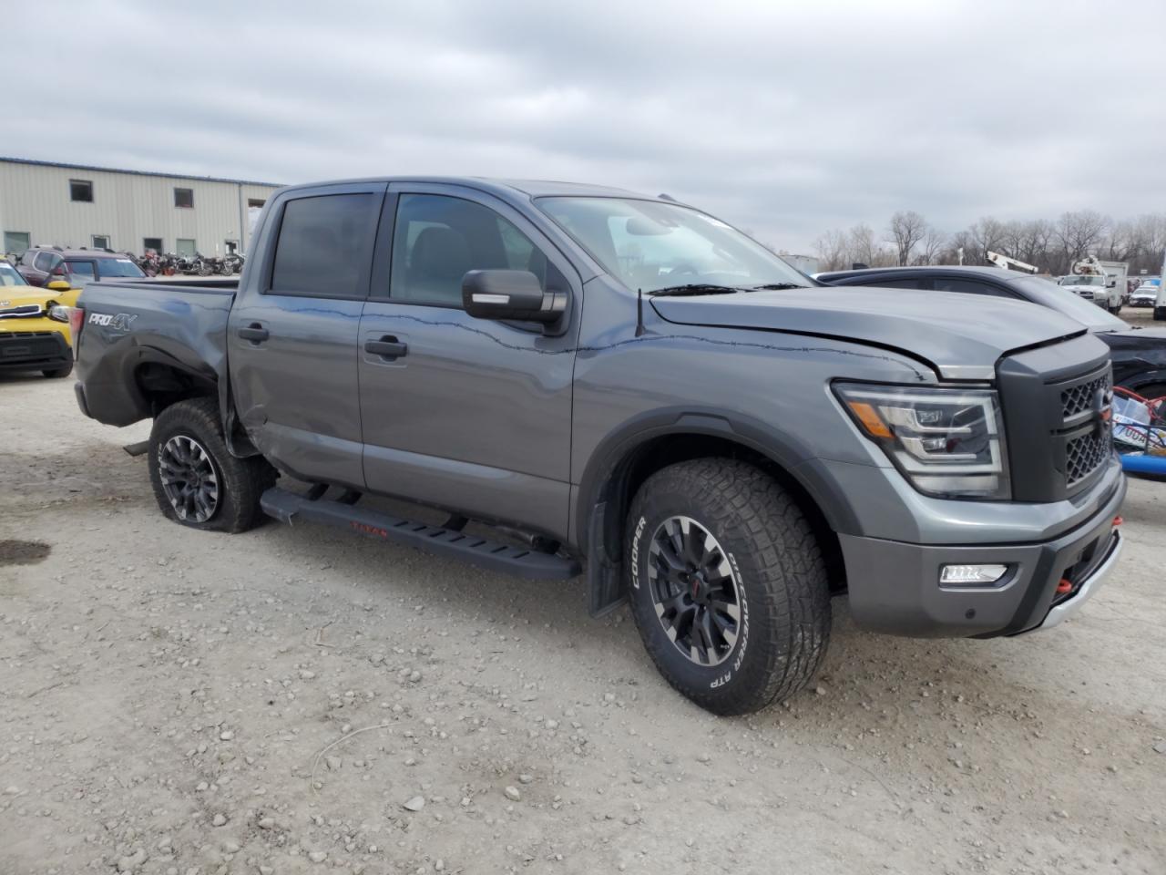 2021 NISSAN TITAN SV - Фото 4