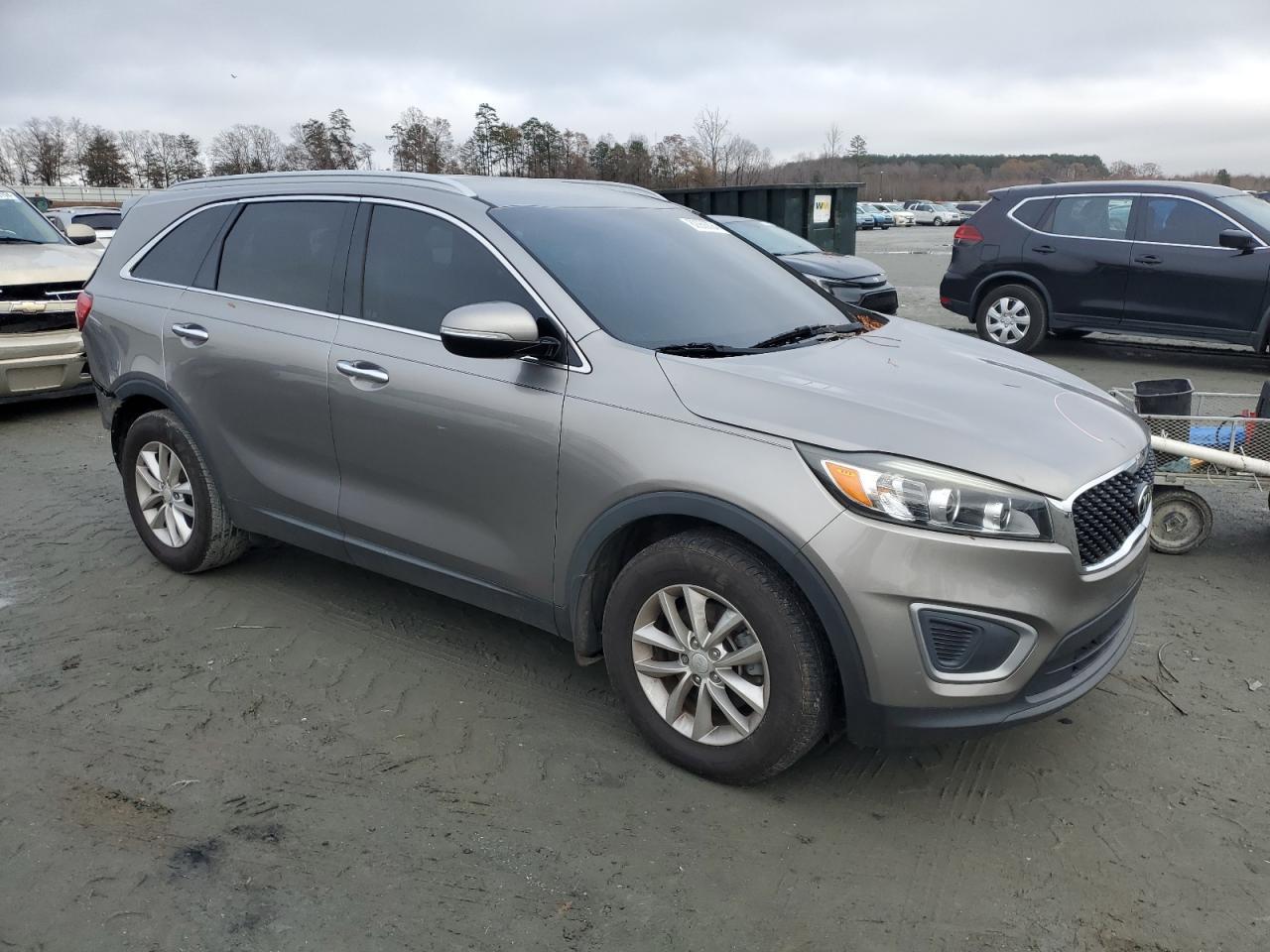 2017 KIA SORENTO LX - Image 4