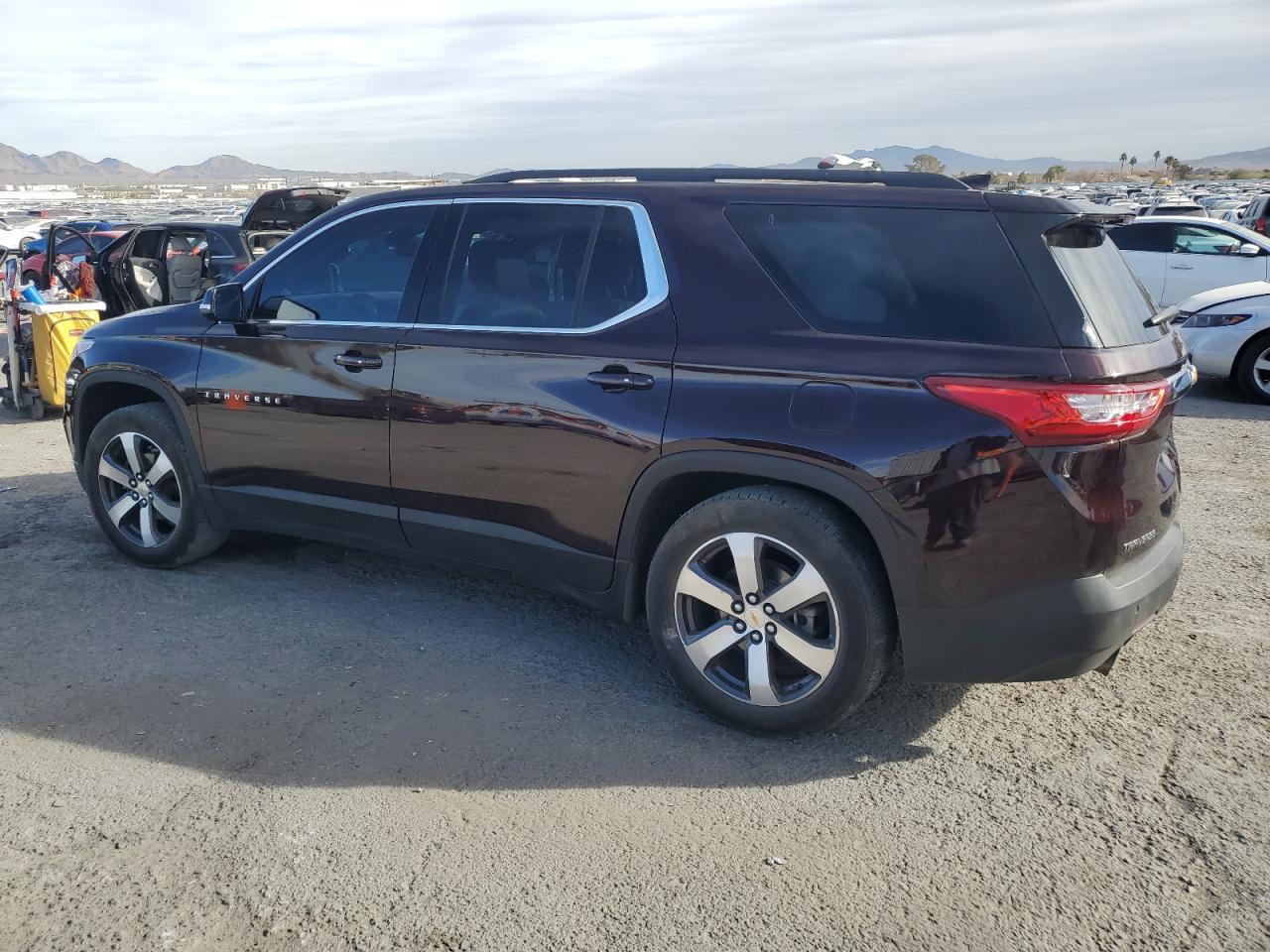 2020 CHEVROLET TRAVERSE L - Фото 2