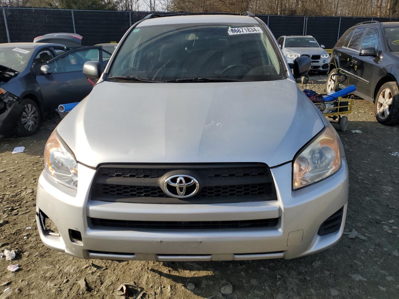 2011 TOYOTA RAV4 - Фото 5