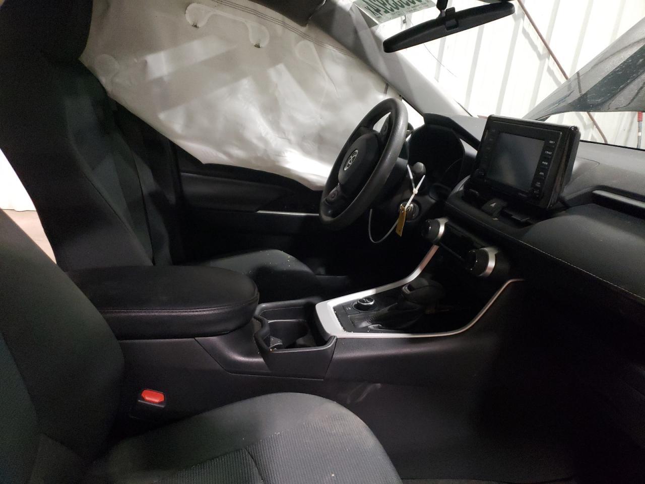 2021 TOYOTA RAV4 LE - Фото 7