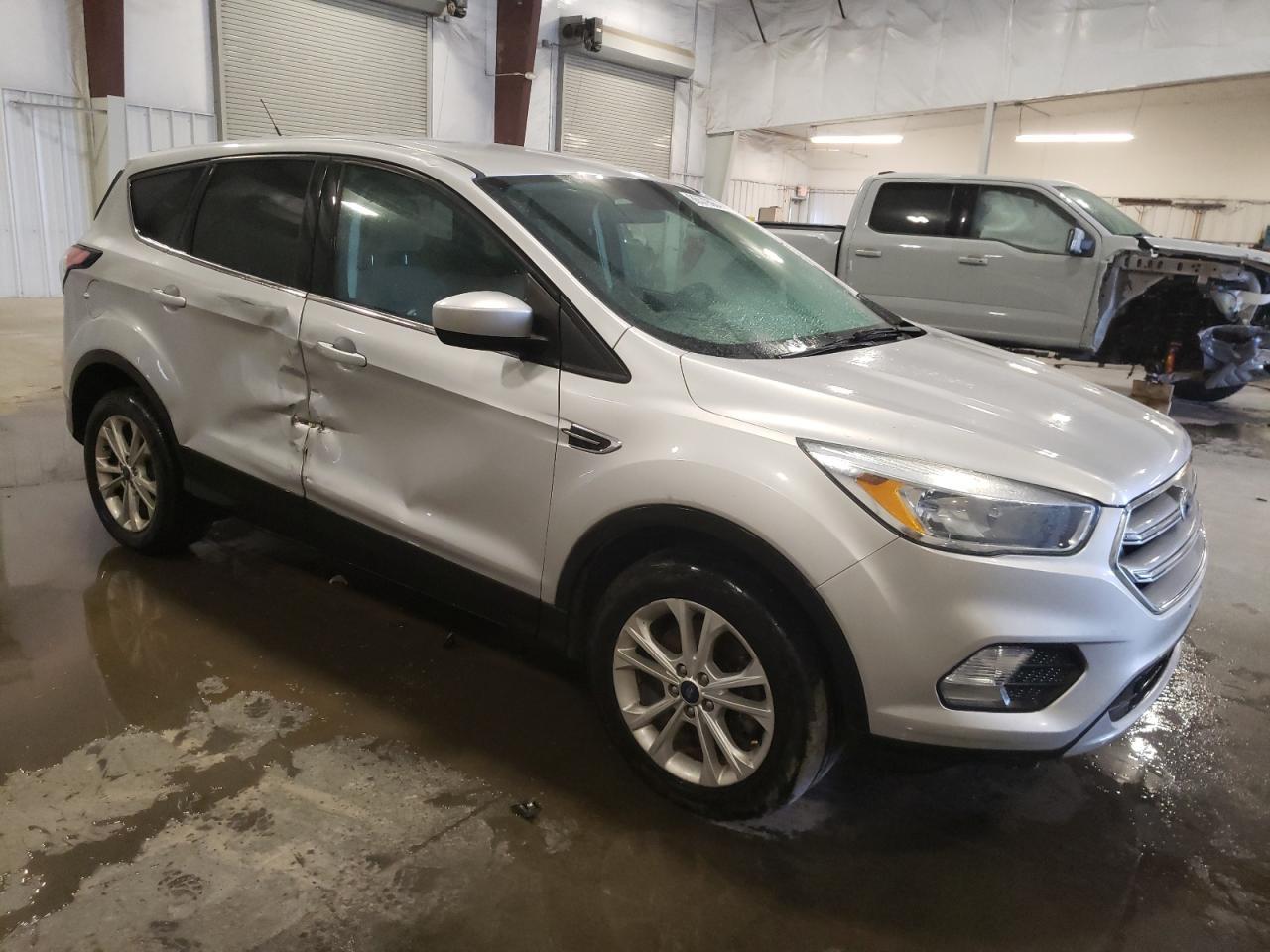 2017 FORD ESCAPE SE - Фото 4