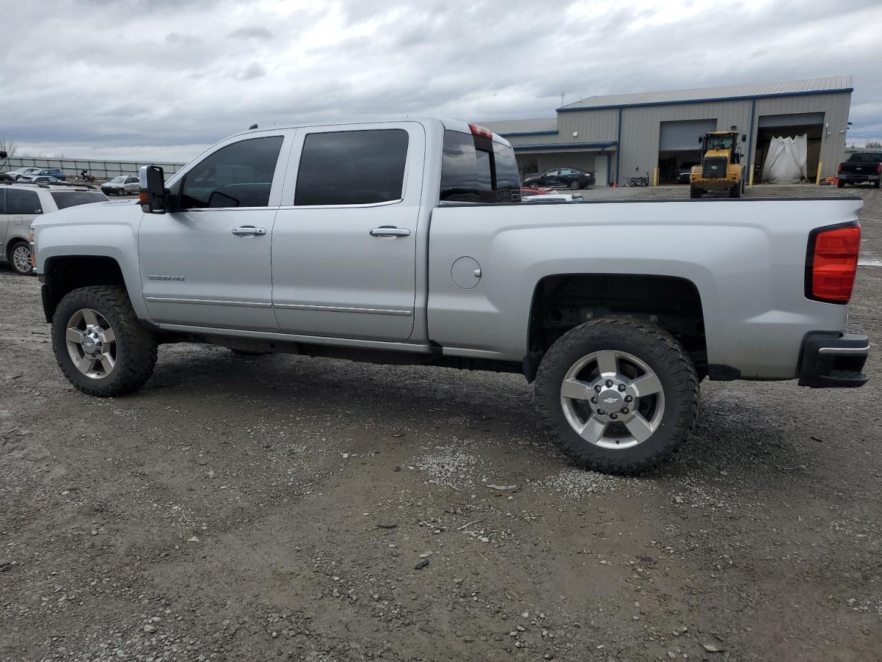 2016 CHEVROLET SILVERADO - Фото 2