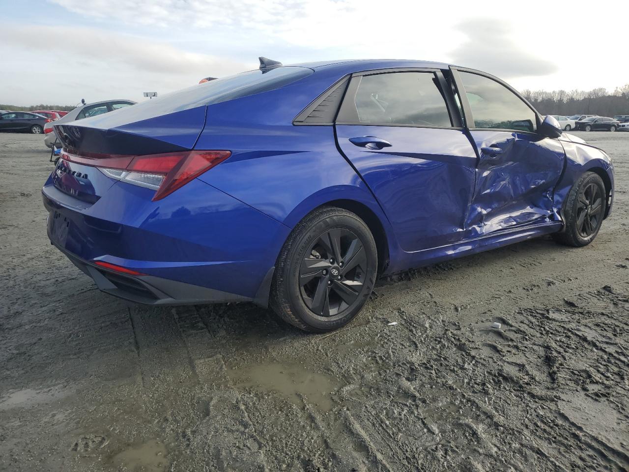 2022 HYUNDAI ELANTRA SE - Image 3