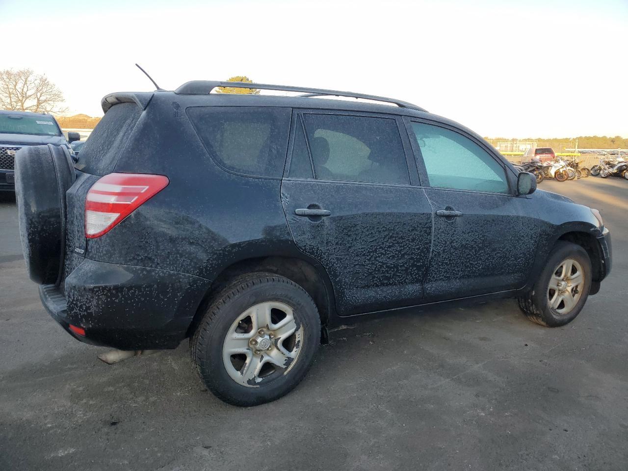 2011 TOYOTA RAV4 - Фото 3
