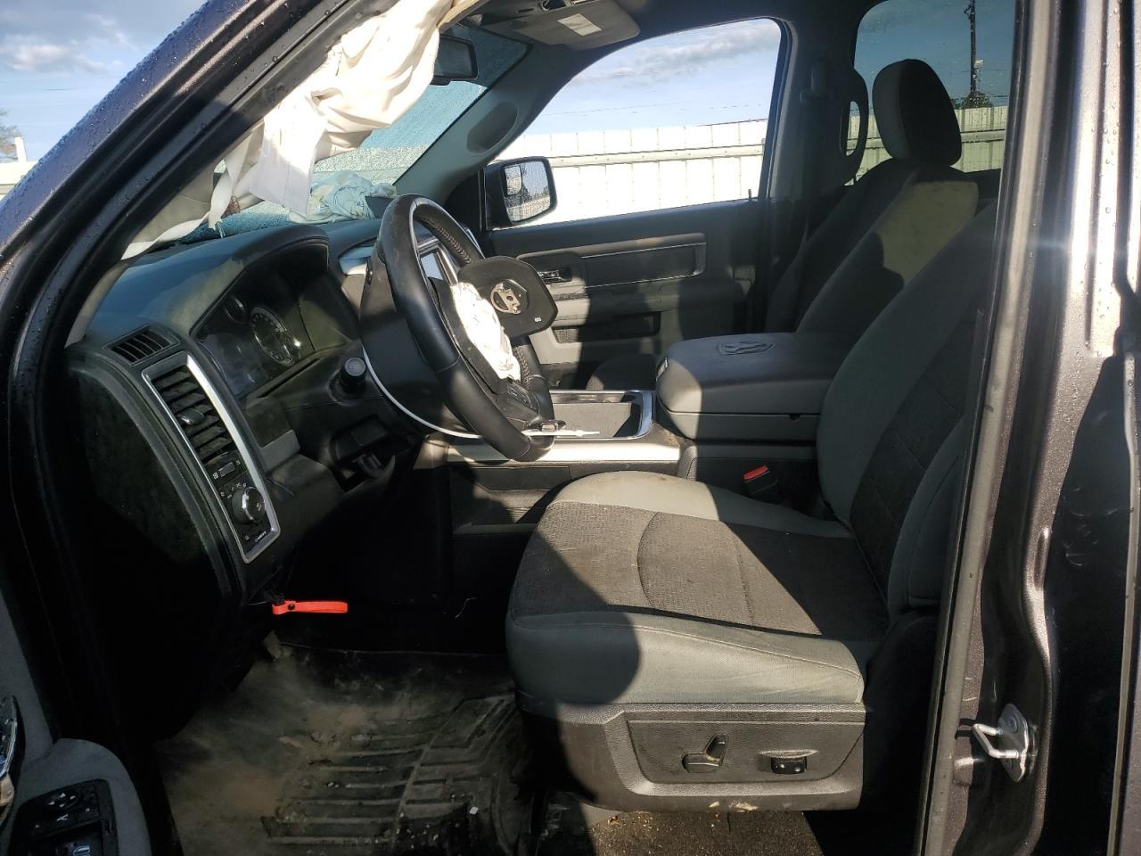 2017 RAM 1500 SLT - Image 7