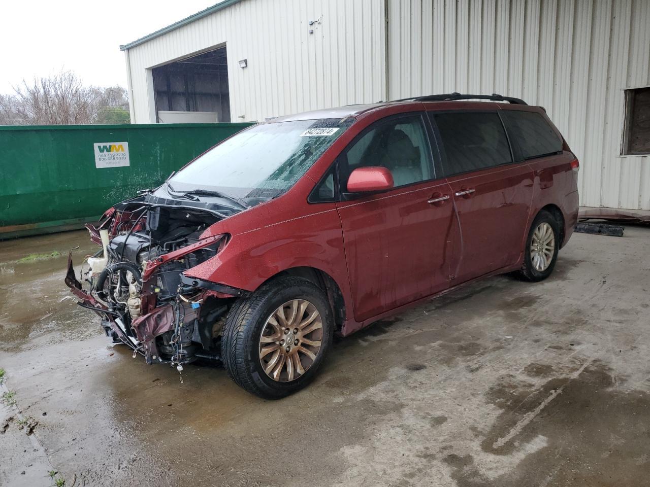 2011 TOYOTA SIENNA XLE