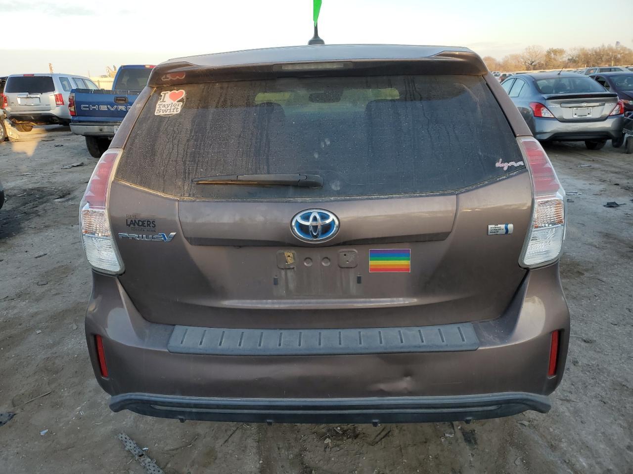 2016 TOYOTA PRIUS V - Фото 6