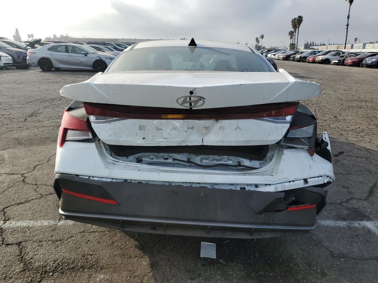 2024 HYUNDAI ELANTRA SE - Image 6