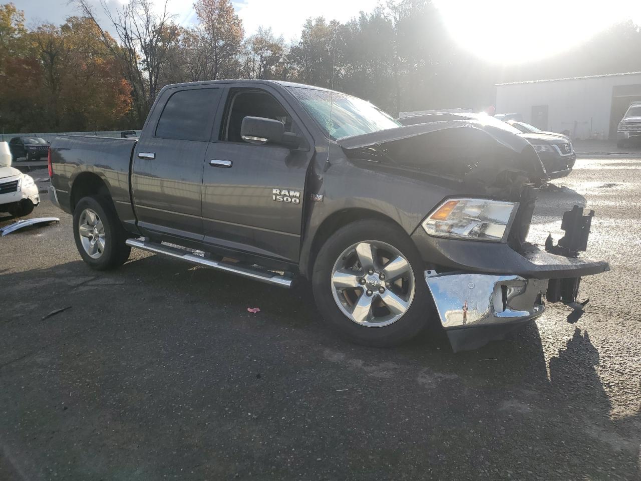 2017 RAM 1500 SLT - Image 4