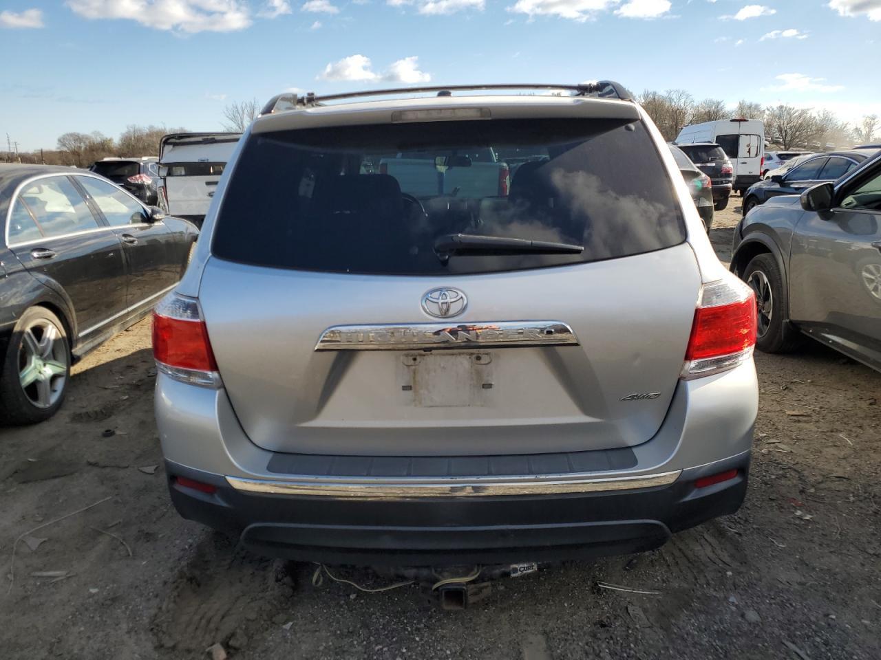 2011 TOYOTA HIGHLANDER - Image 6