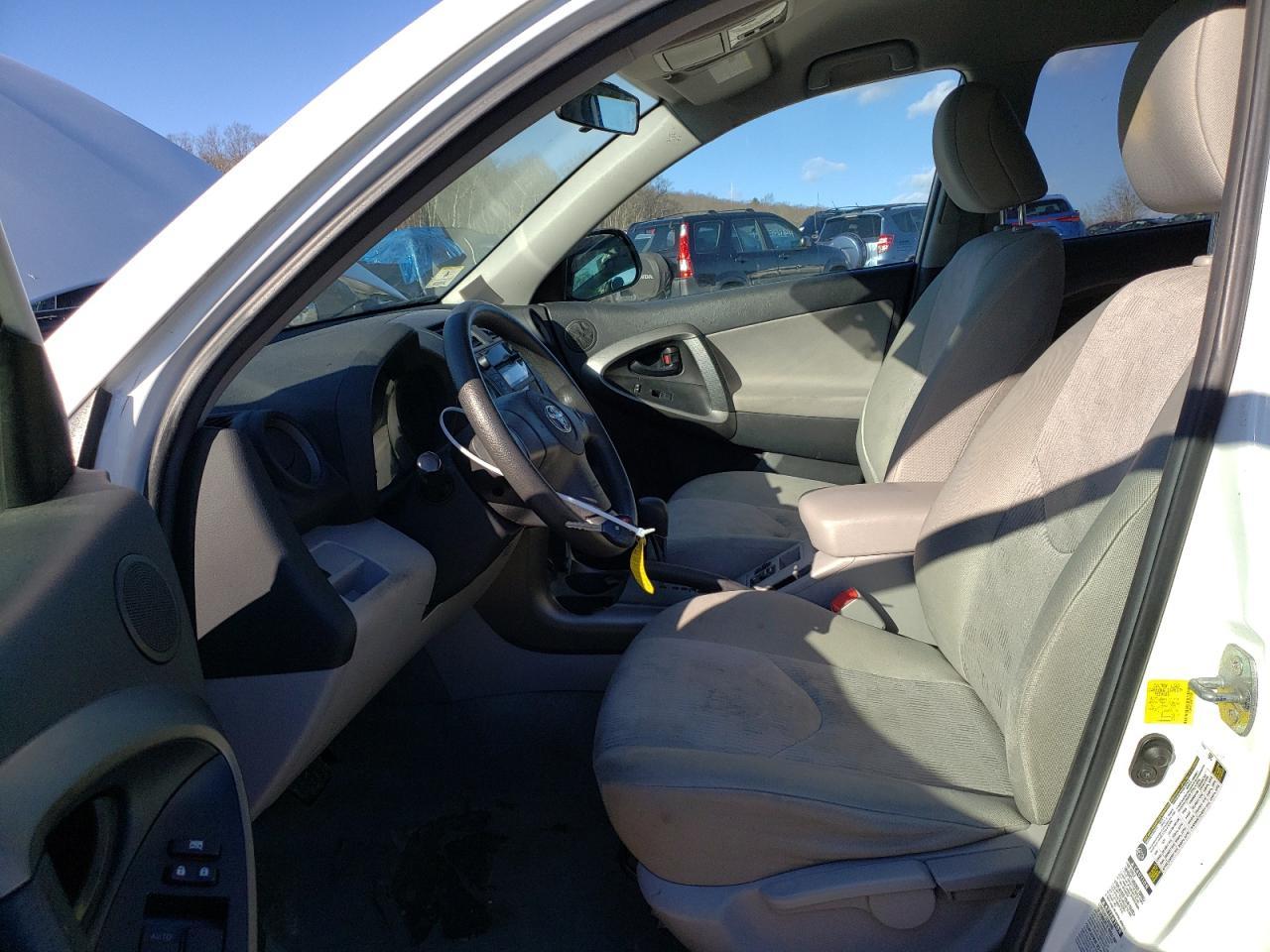 2011 TOYOTA RAV4 - Фото 7