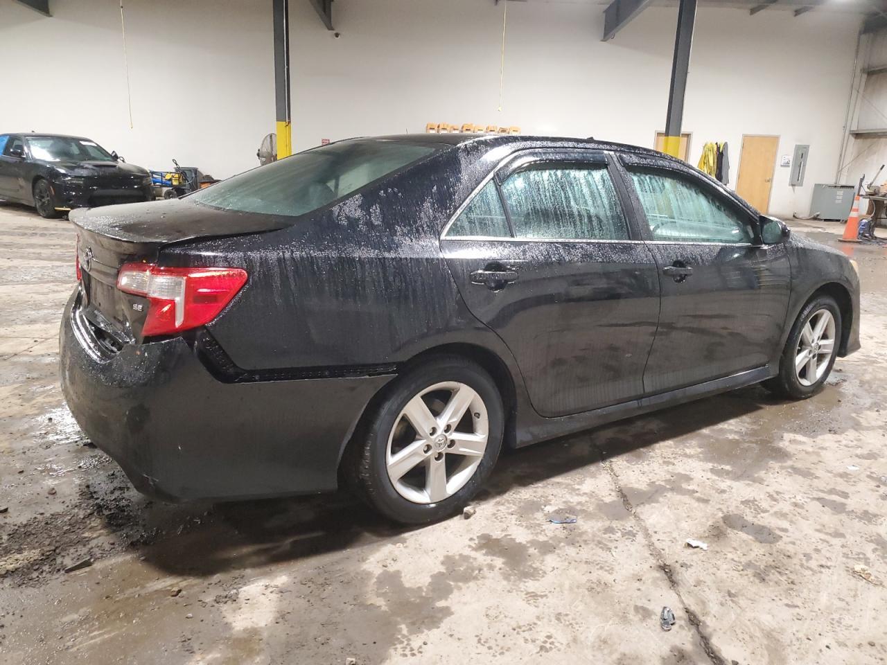 2014 TOYOTA CAMRY L - Фото 3
