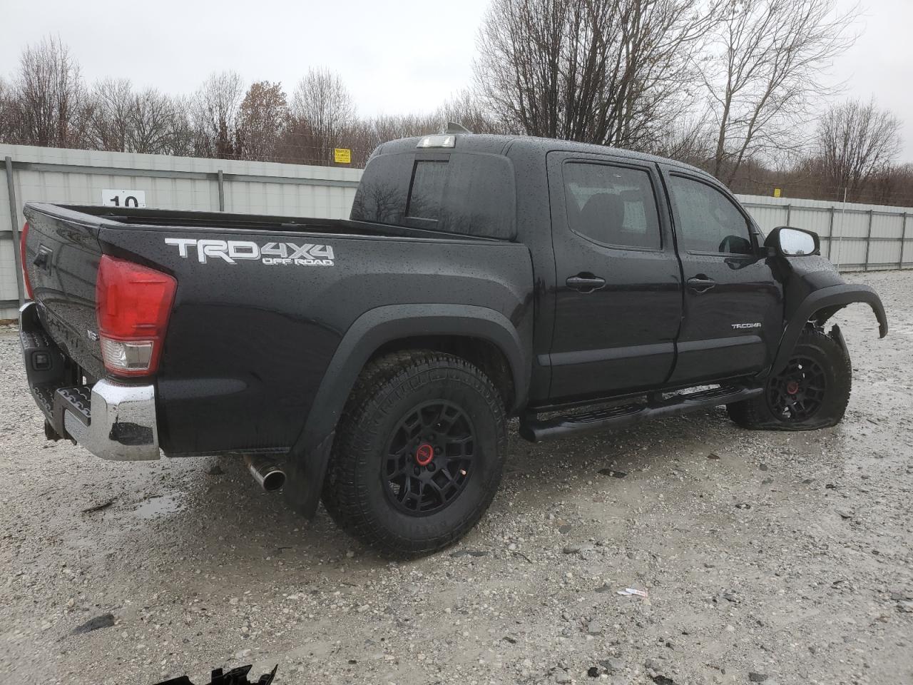 2017 TOYOTA TACOMA DOU - Фото 3