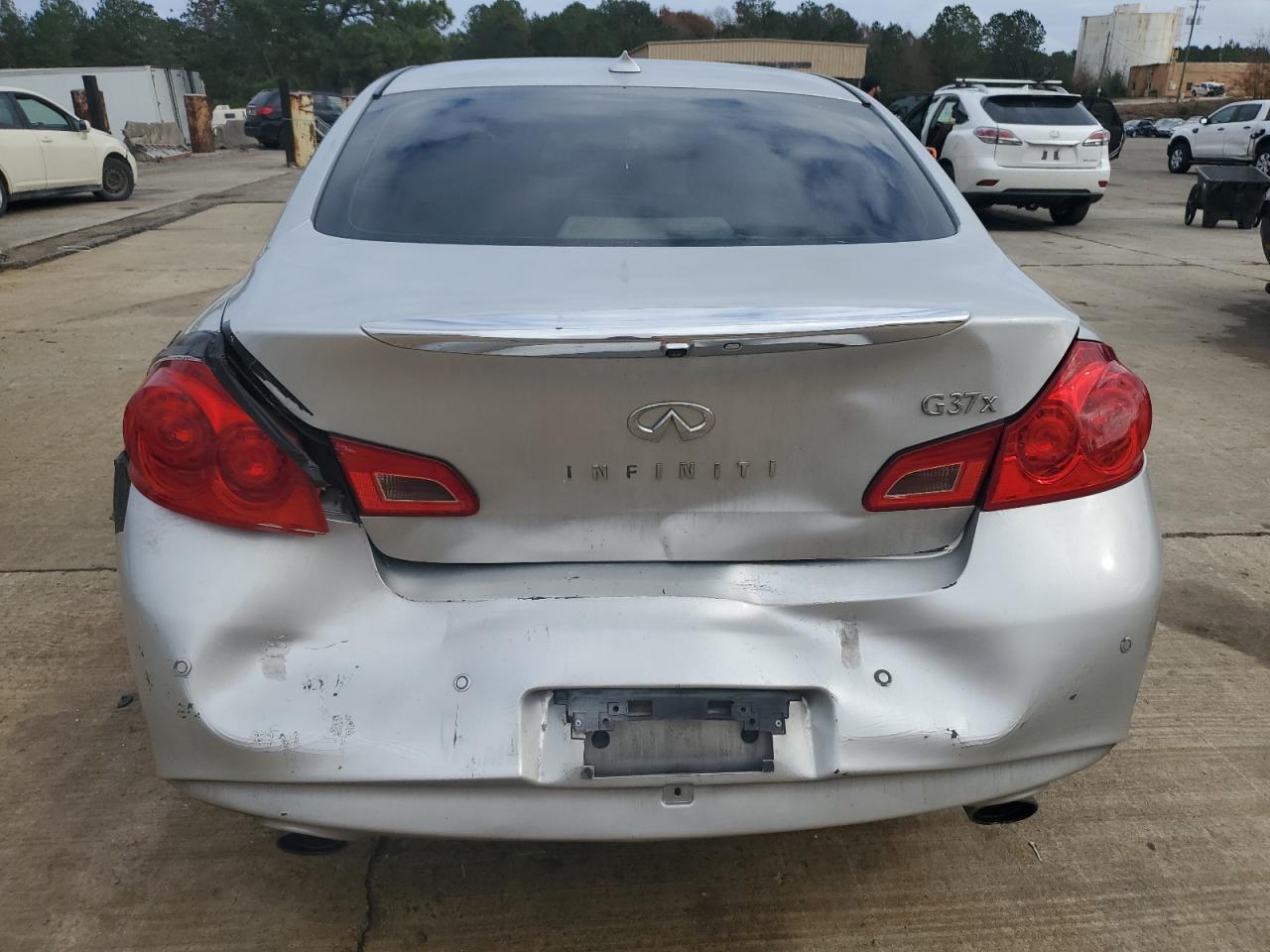 2012 INFINITI G37 - Image 6