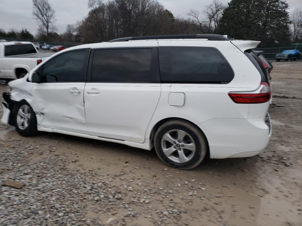 2020 TOYOTA SIENNA LE - Image 2