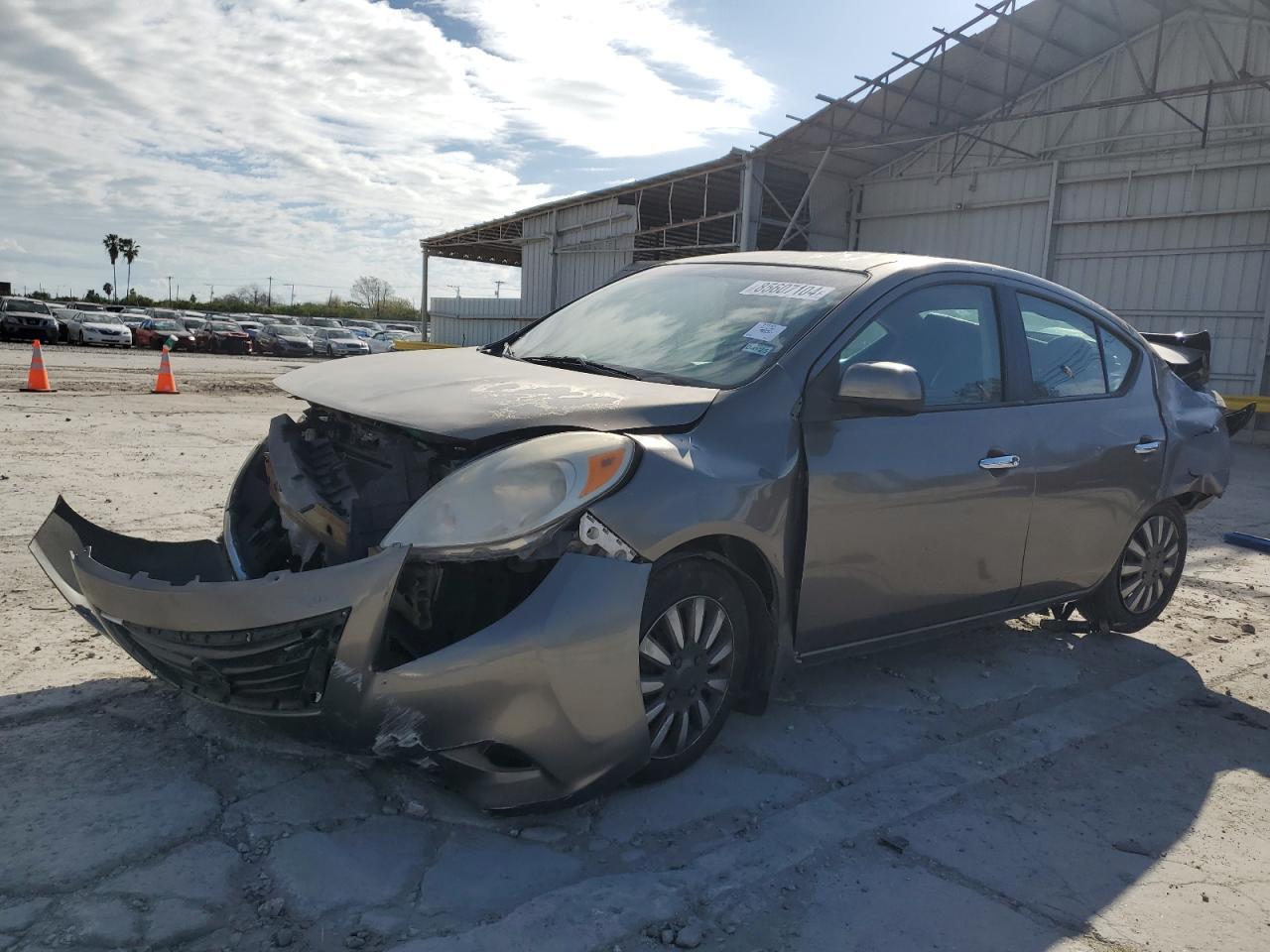 2014 NISSAN VERSA S