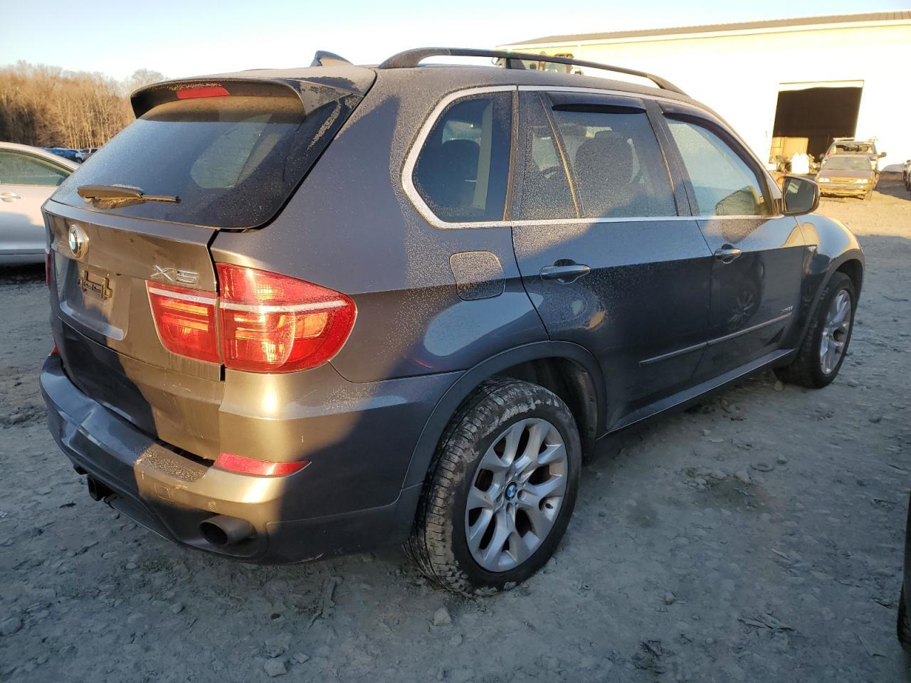 2013 BMW X5 XDRIVE3 - Image 3