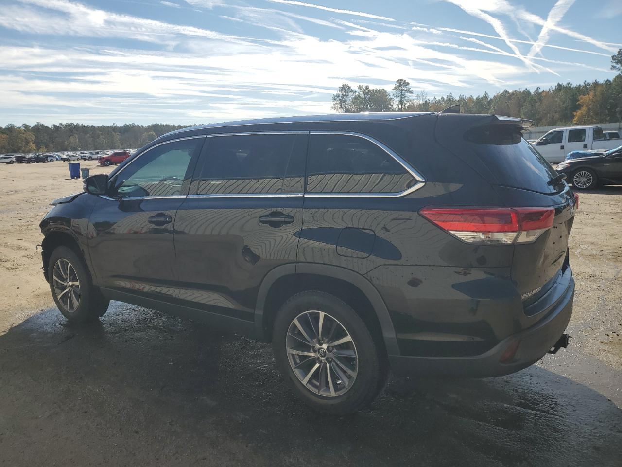 2019 TOYOTA HIGHLANDER - Image 2