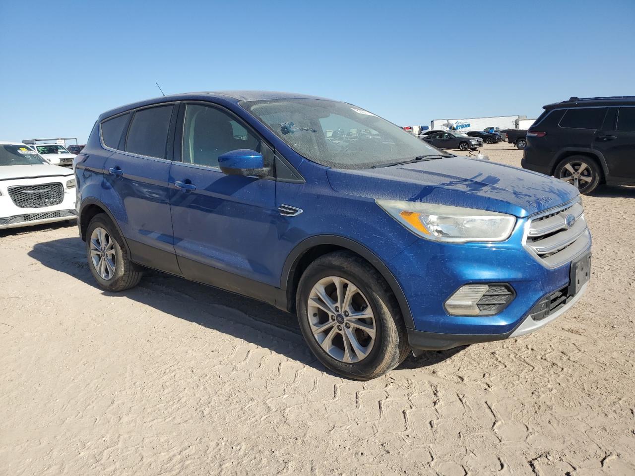 2017 FORD ESCAPE SE - Image 4