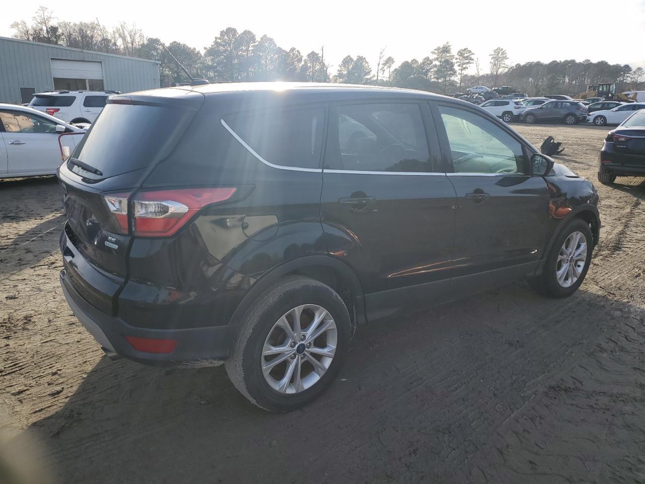 2017 FORD ESCAPE SE - Фото 3