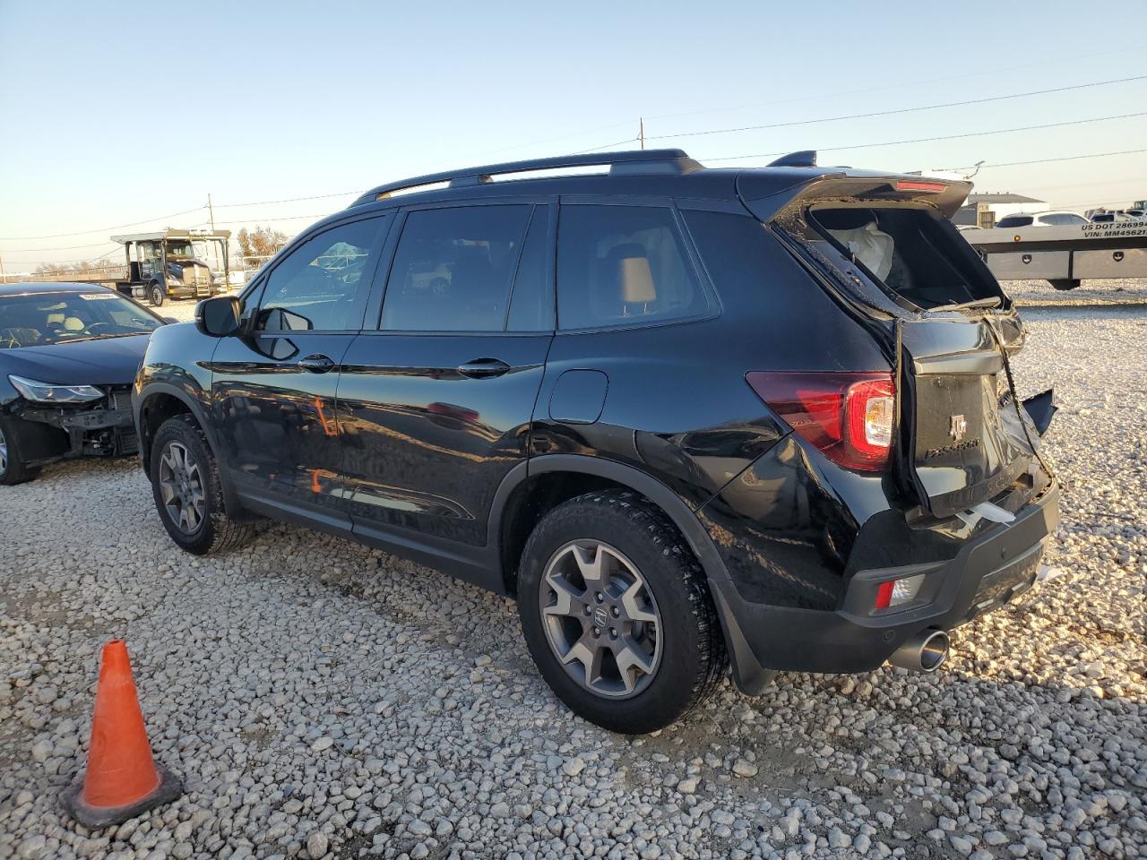 2023 HONDA PASSPORT T - Image 2