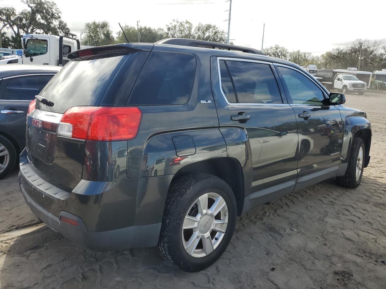 2013 GMC TERRAIN SL - Image 3