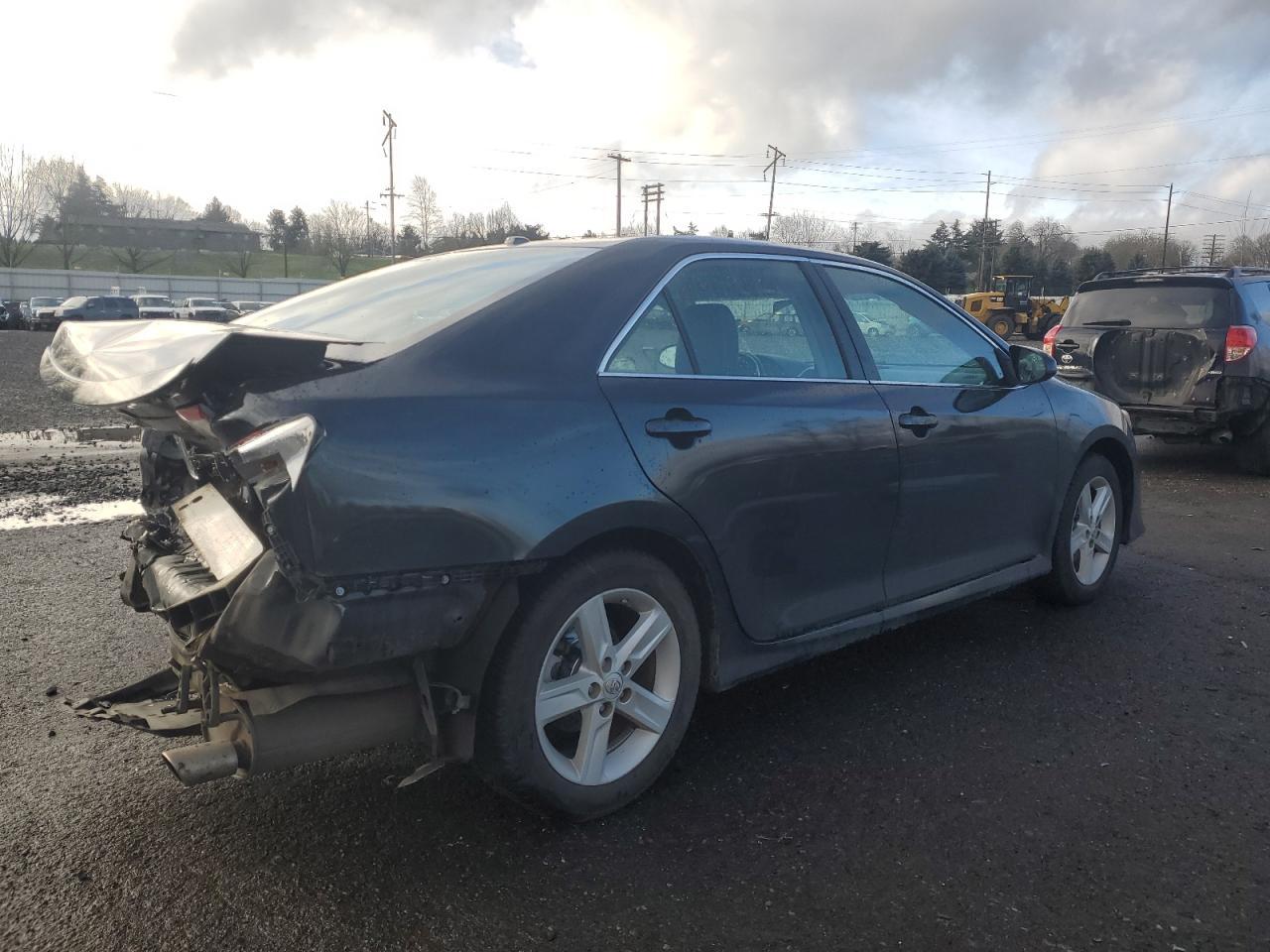 2013 TOYOTA CAMRY L - Фото 3