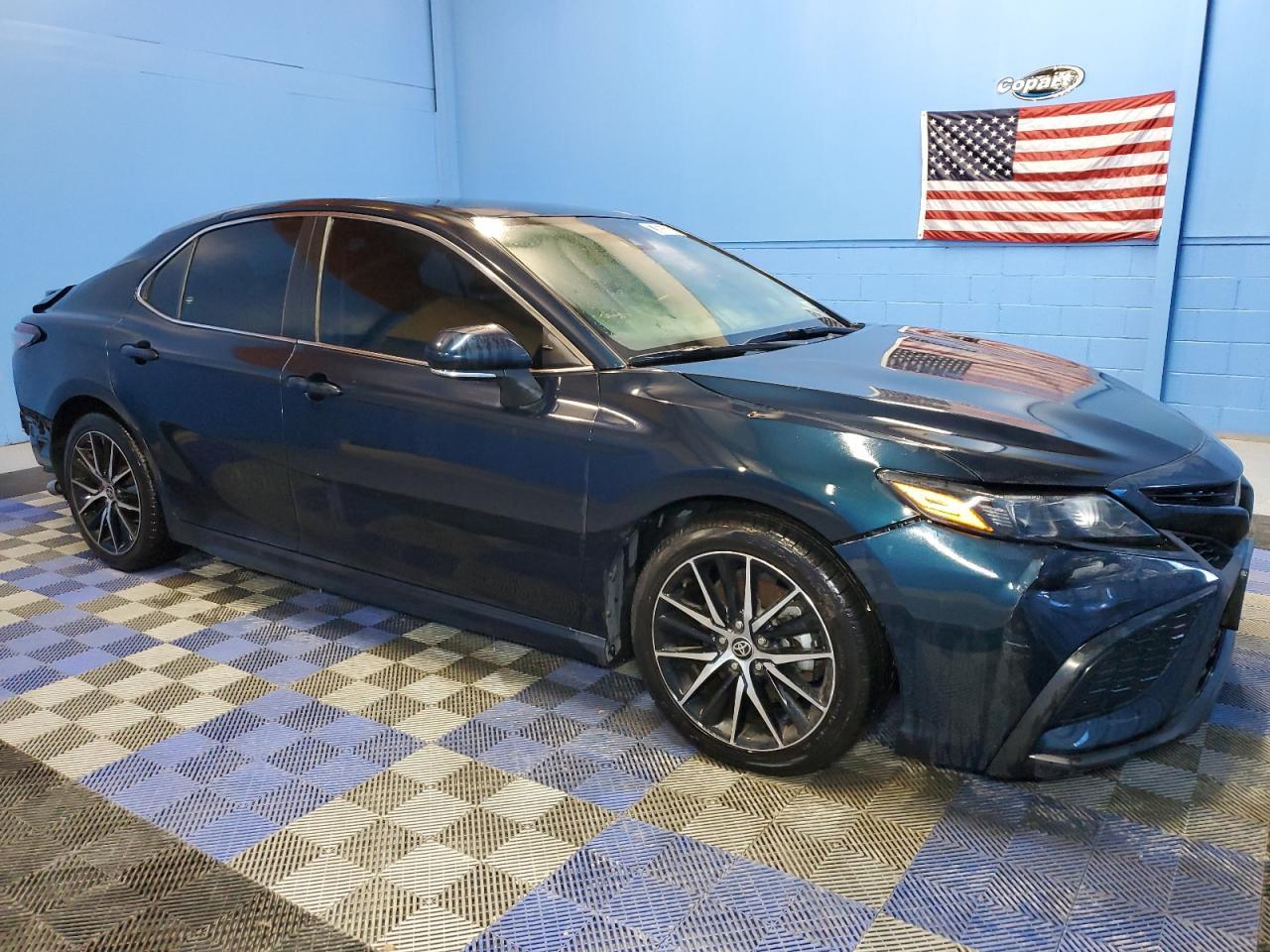2021 TOYOTA CAMRY SE - Фото 4