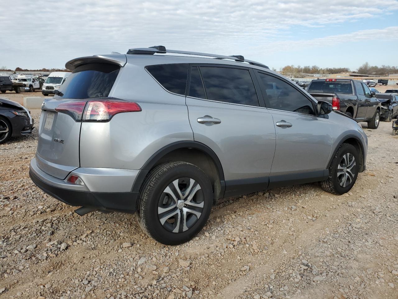 2018 TOYOTA RAV4 LE - Image 3