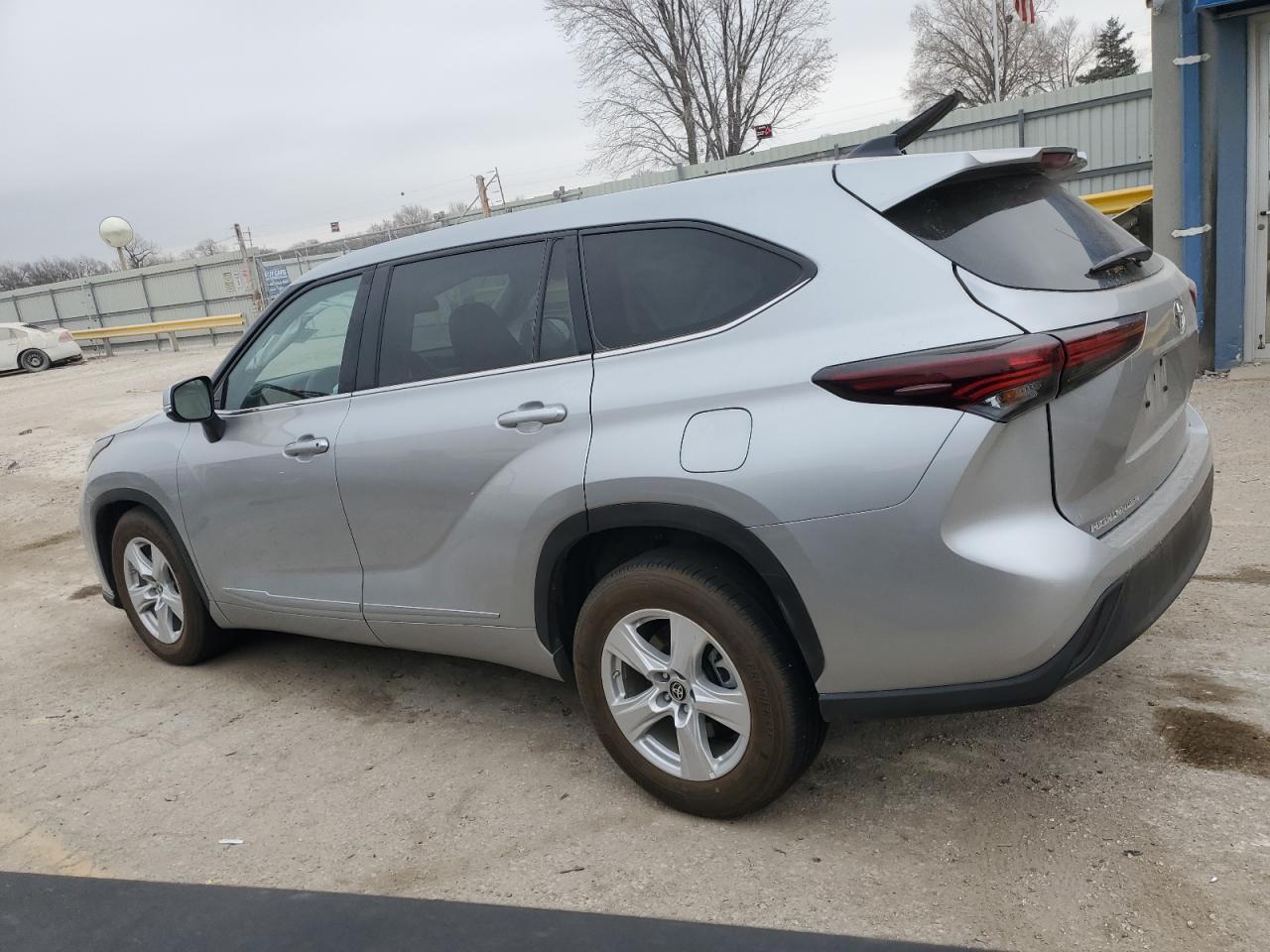 2024 TOYOTA HIGHLANDER - Image 2