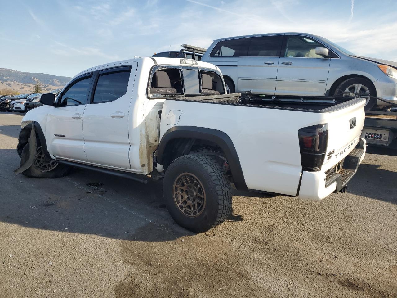 2023 TOYOTA TACOMA DOU - Фото 2