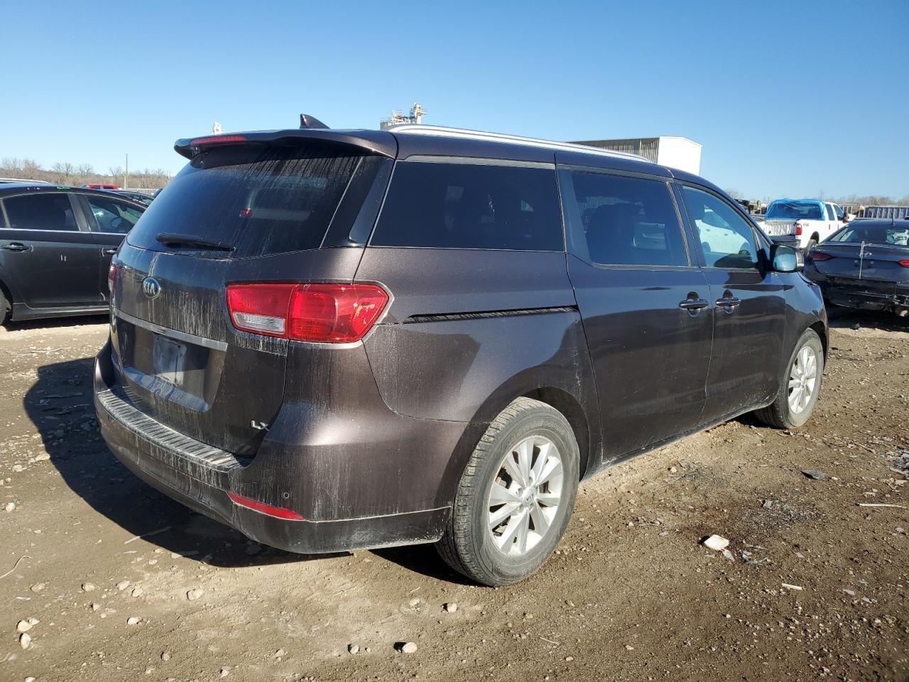 2017 KIA SEDONA LX - Фото 3