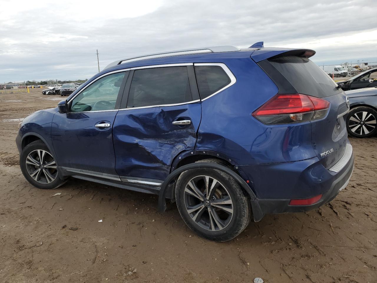 2017 NISSAN ROGUE S - Фото 2