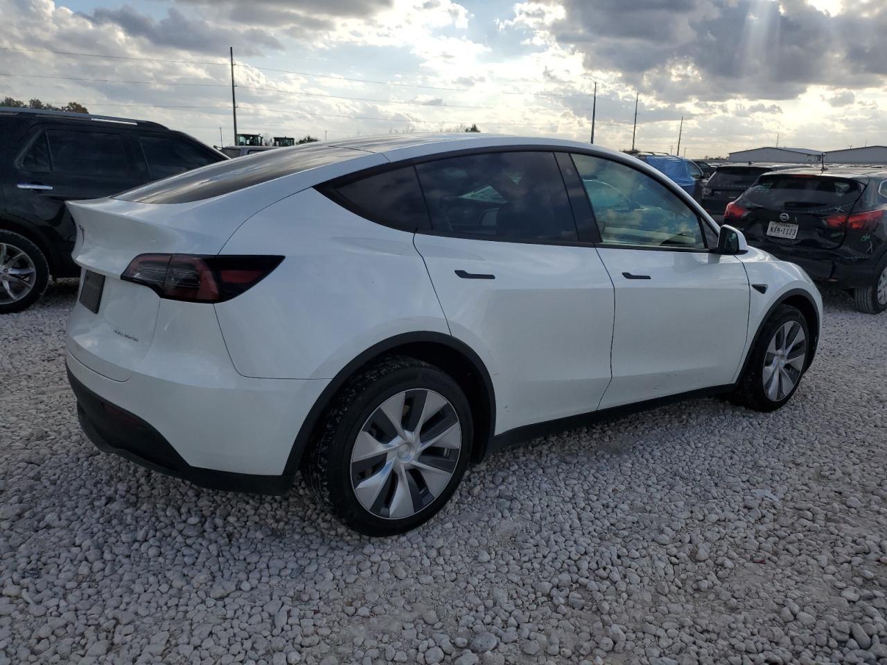 2023 TESLA MODEL Y - Image 3