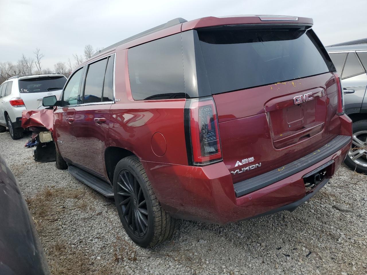2016 GMC YUKON SLT - Фото 2
