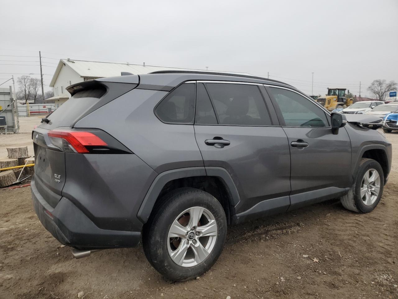 2020 TOYOTA RAV4 XLE - Фото 3