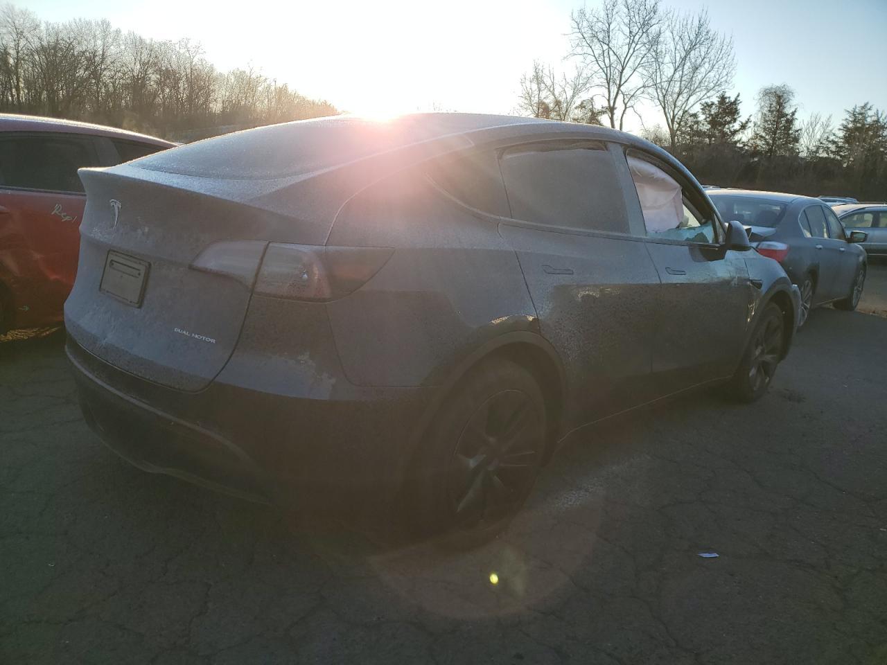 2025 TESLA MODEL Y - Image 3