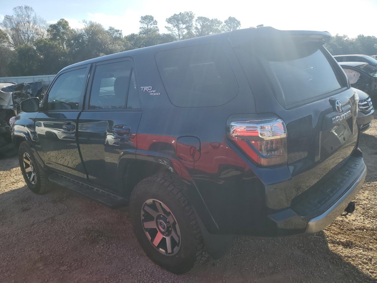 2019 TOYOTA 4RUNNER SR - Image 2