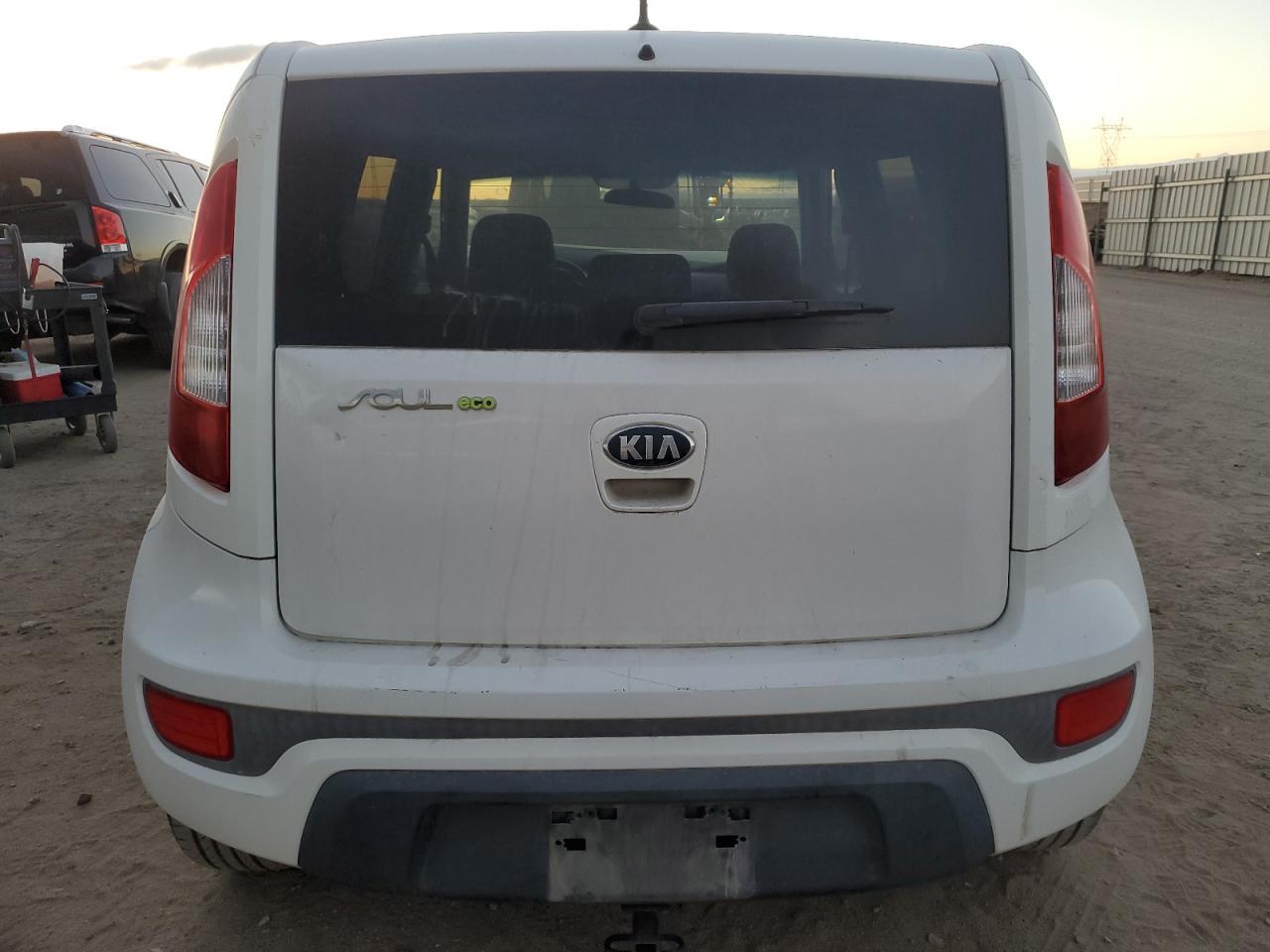 2013 KIA SOUL + - Image 6