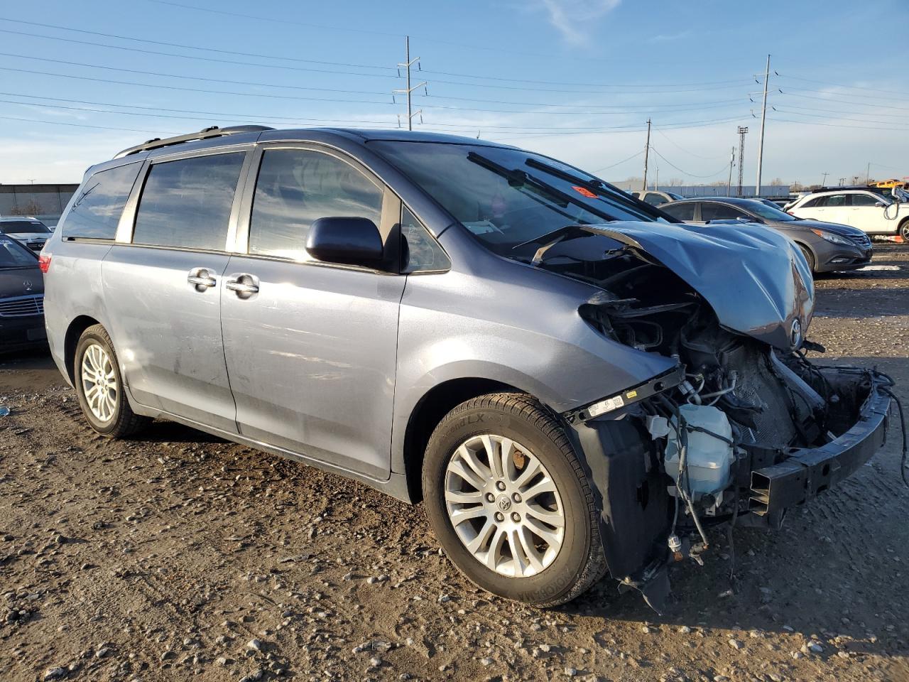 2015 TOYOTA SIENNA XLE - Фото 4