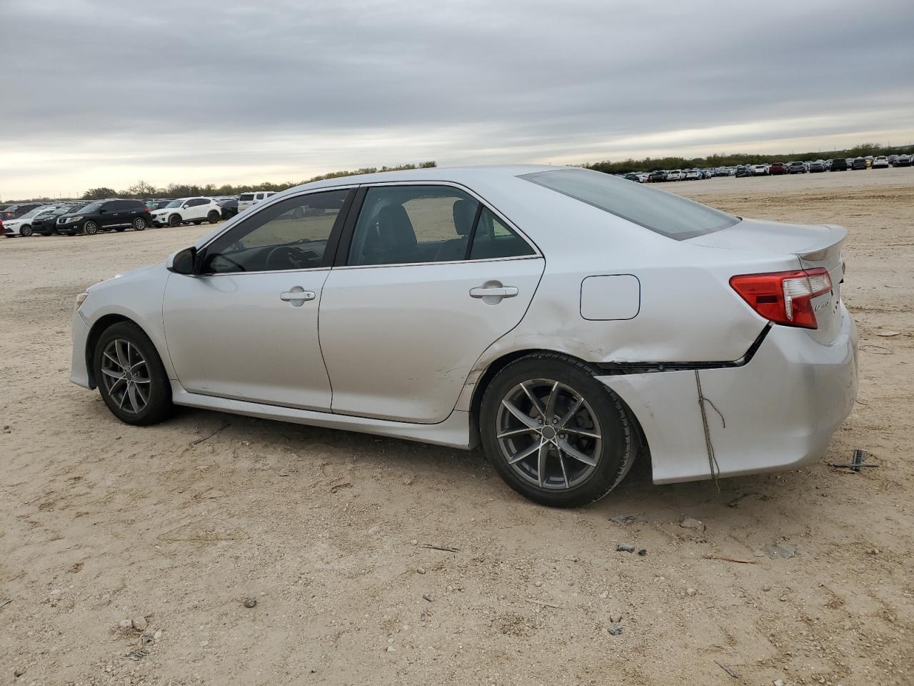 2014 TOYOTA CAMRY L - Фото 2